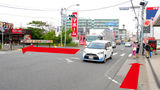 船橋市浜町・いいじま歯科・一つ目の信号を左に渡りまっすぐ進みます